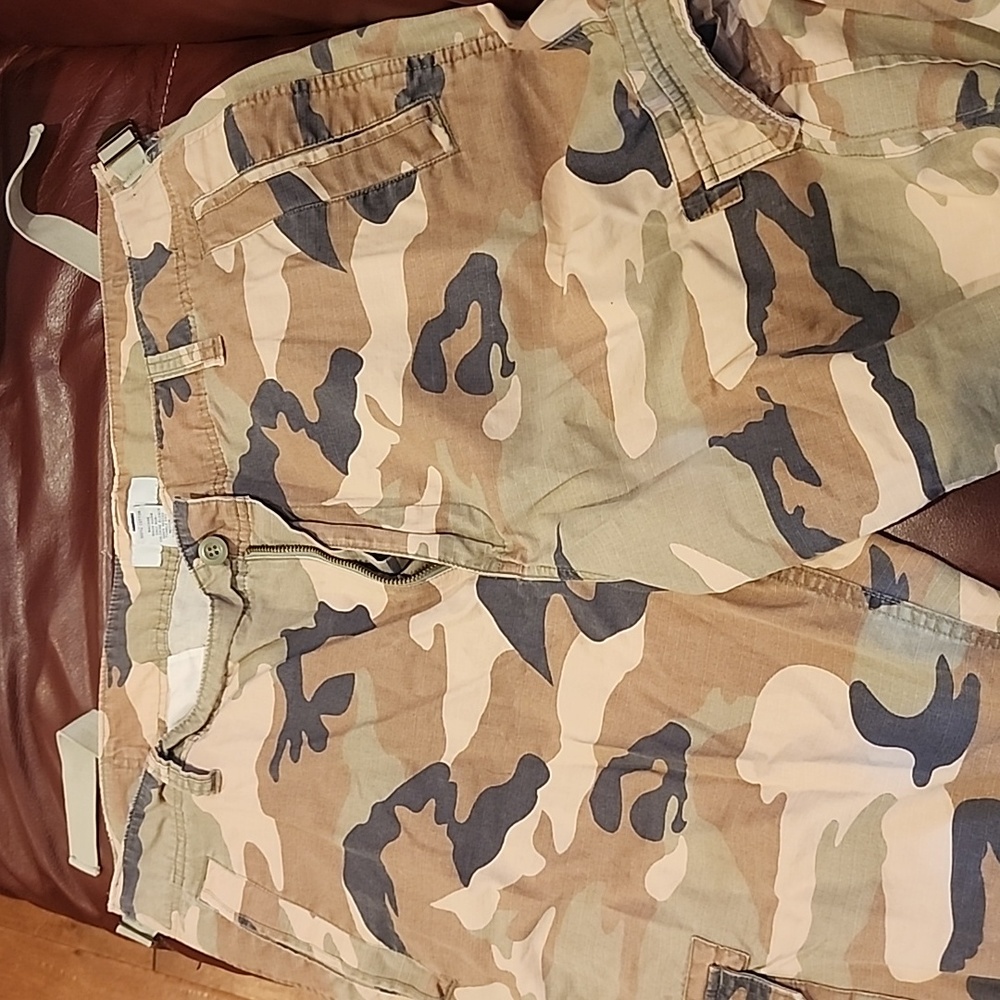 Men's cargo shorts